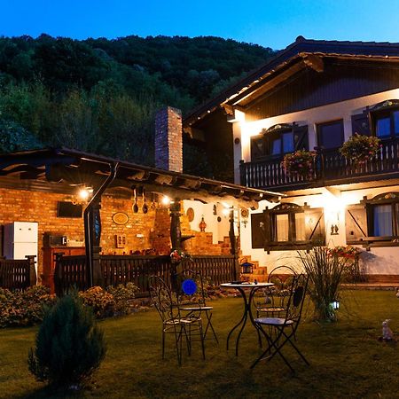 Casa Soseco Hotel Orsova Ngoại thất bức ảnh