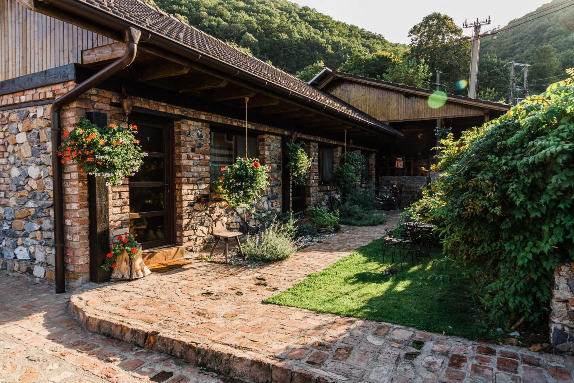 Casa Soseco Hotel Orsova Ngoại thất bức ảnh