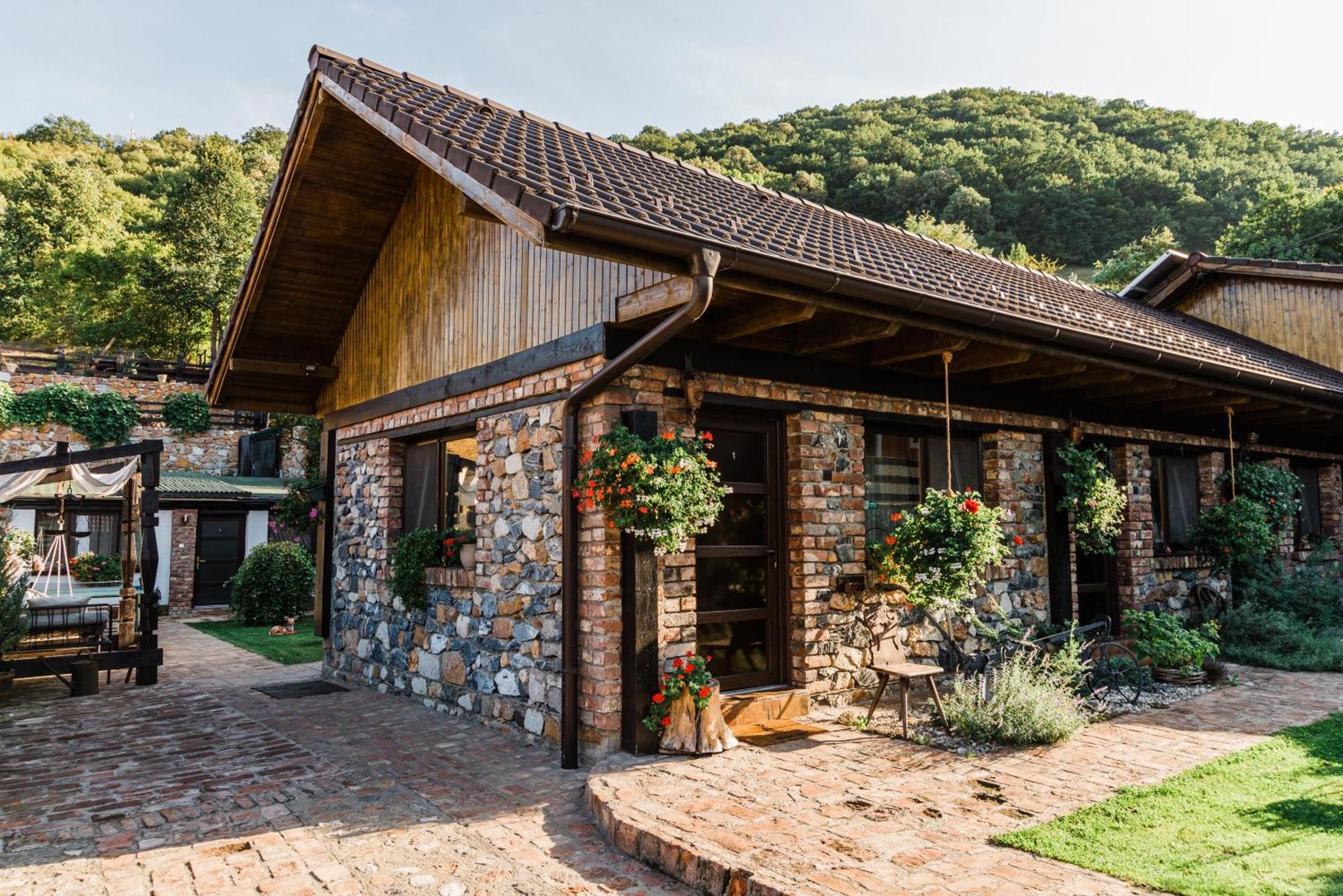 Casa Soseco Hotel Orsova Ngoại thất bức ảnh